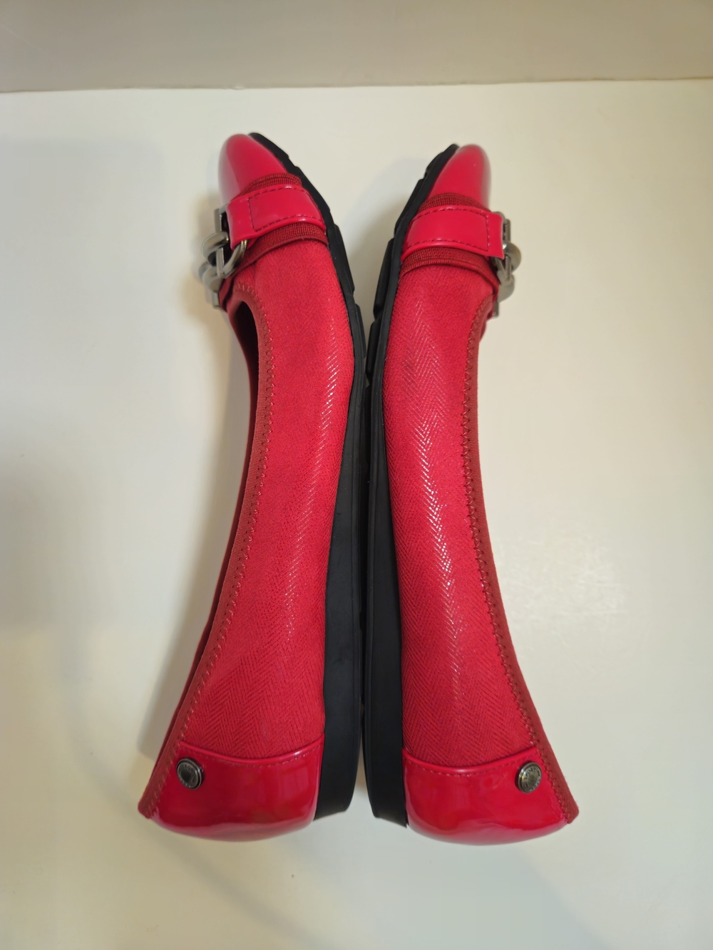 AK Anne Klein Sport Womens Ballet Flats Red Chain Detail Round Toe Slip On 8.5M - Picture 7 of 15